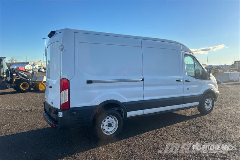 Ford Transit 250 Cargo Van Transporterek