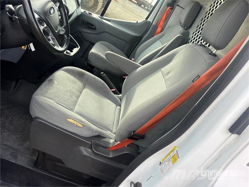 Ford Transit 250 Cargo Van Transporterek