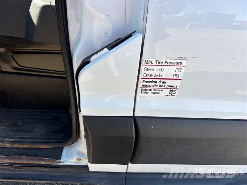 Ford Transit 250 Cargo Van Изотермический фургон