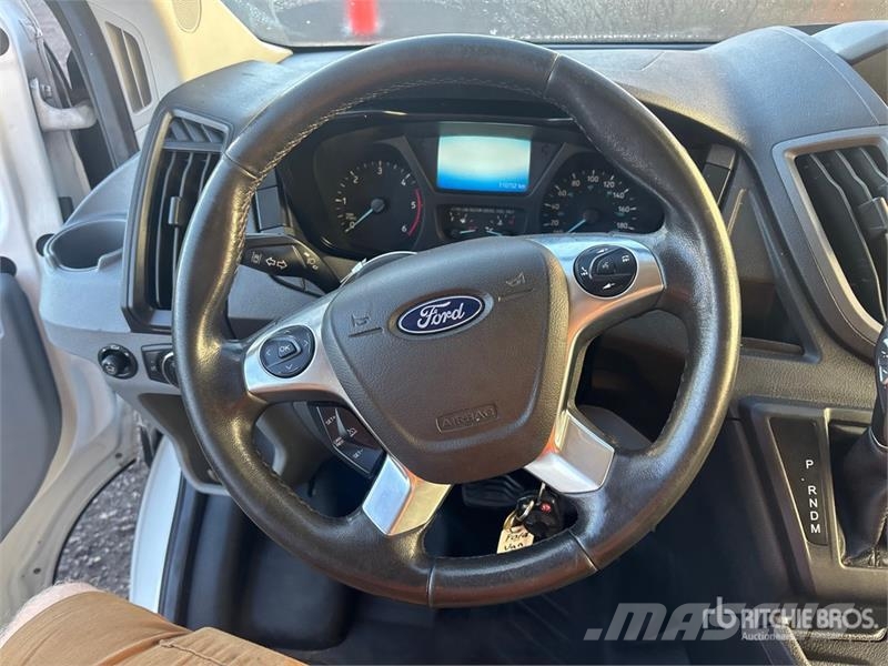Ford Transit 250 Cargo Van Transporterek