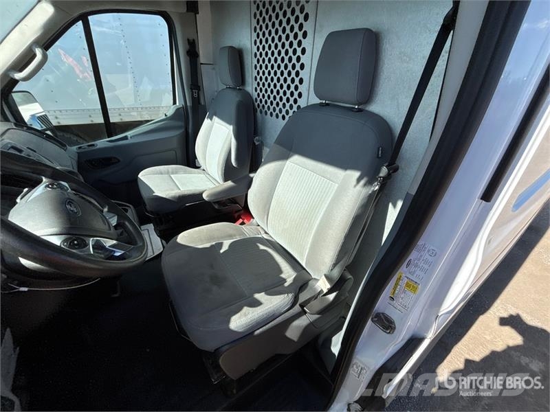 Ford Transit 250 Cargo Van Изотермический фургон