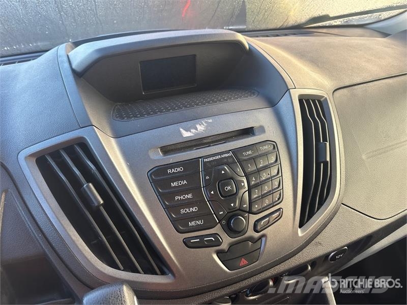Ford Transit 250 Cargo Van Transporterek