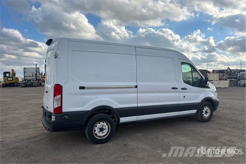Ford Transit 250 Cargo Van Transporterek