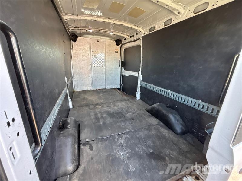 Ford Transit 250 Cargo Van Изотермический фургон