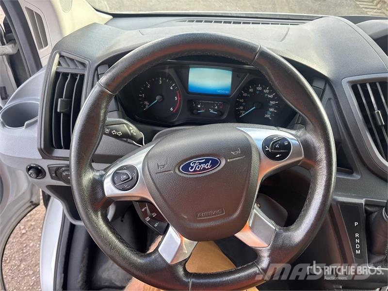 Ford Transit 250 Cargo Van Transporterek