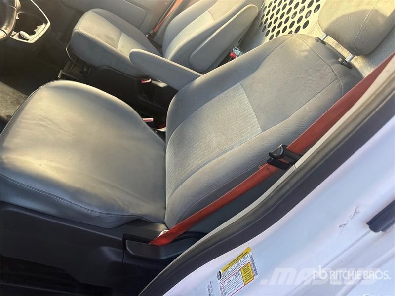 Ford Transit 250 Cargo Van Transporterek