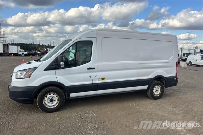 Ford Transit 250 Cargo Van Transporterek