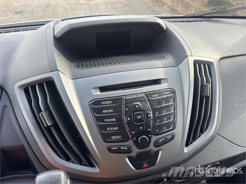 Ford Transit 250 Cargo Van Transporterek