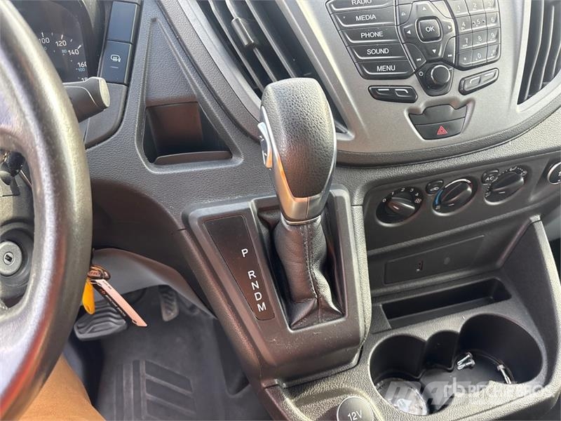 Ford Transit 250 Cargo Van Transporterek