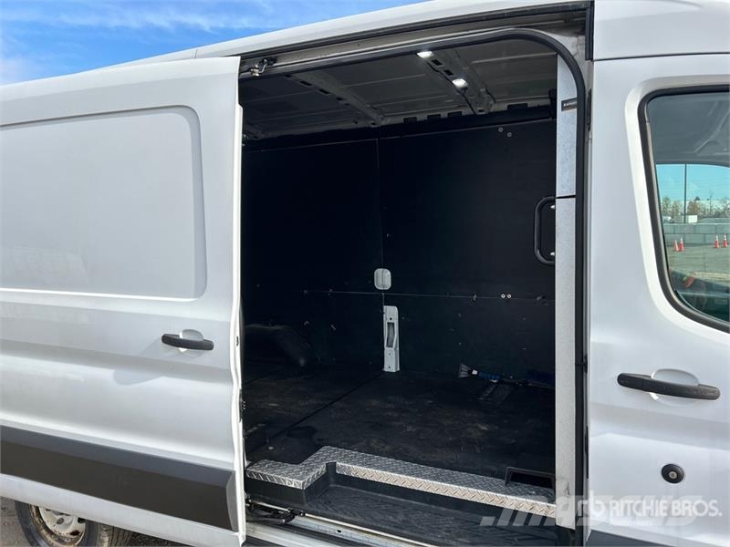 Ford Transit 250 Cargo Van Dostavna vozila / kombiji