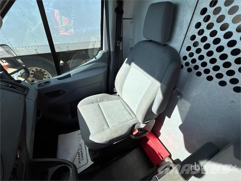 Ford Transit 250 Cargo Van Изотермический фургон
