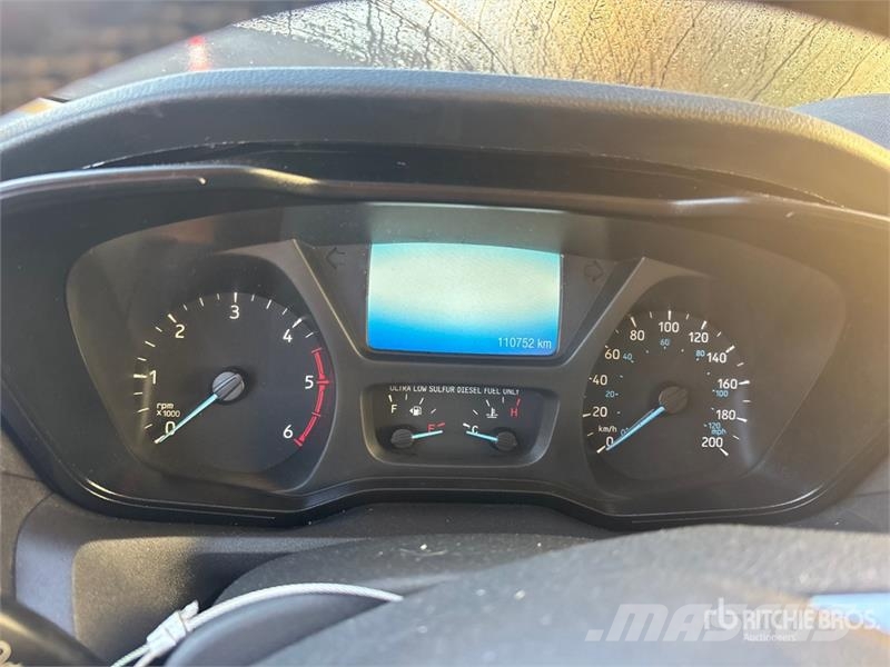 Ford Transit 250 Cargo Van Transporterek
