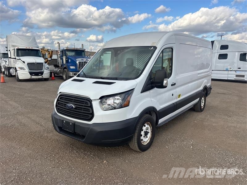 Ford Transit 250 Cargo Van Transporterek