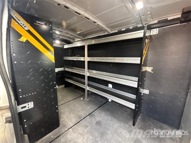 Ford Transit 250 Cargo Van Transporterek