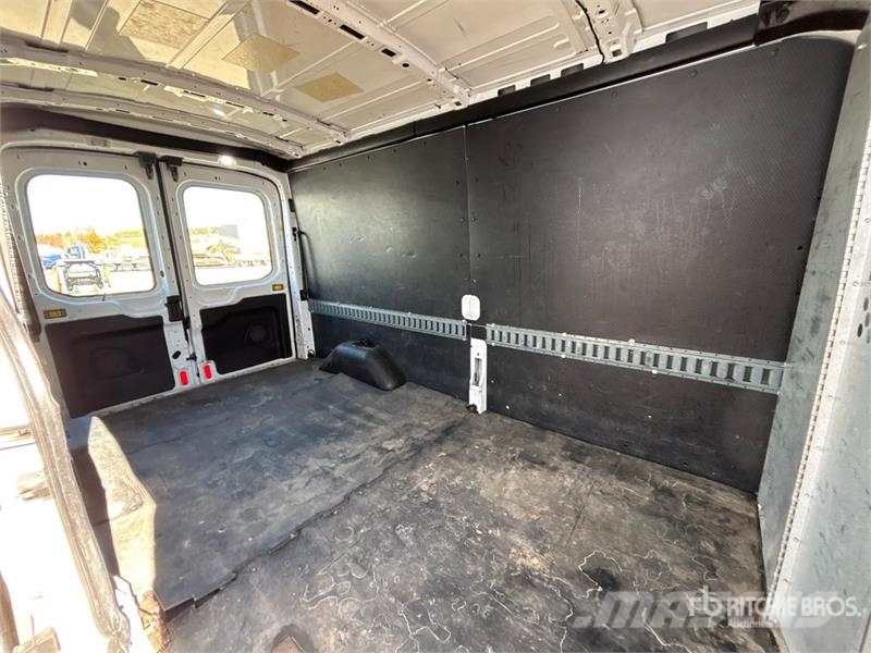 Ford Transit 250 Cargo Van Изотермический фургон