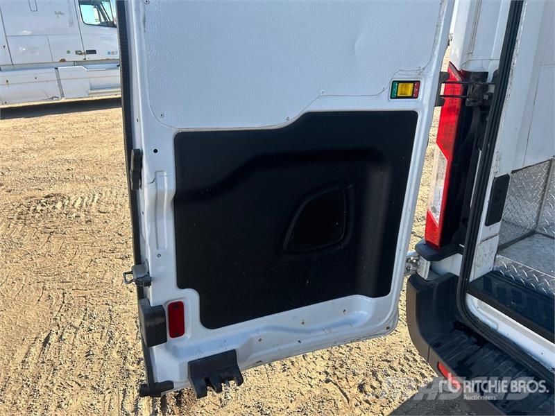 Ford Transit 250 Refrigerated Truck 冷凍冷蔵車