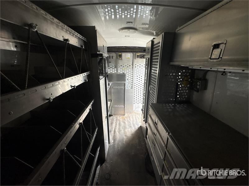 Ford Transit 350 4x2 Utility Truck 皮卡车