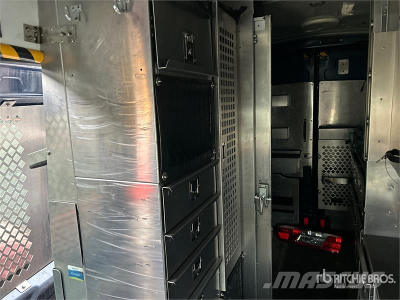 Ford Transit 350 4x2 Utility Truck شاحنات خفيفة/مفصلية الجوانب