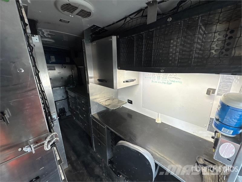 Ford Transit 350 4x2 Utility Truck 皮卡车