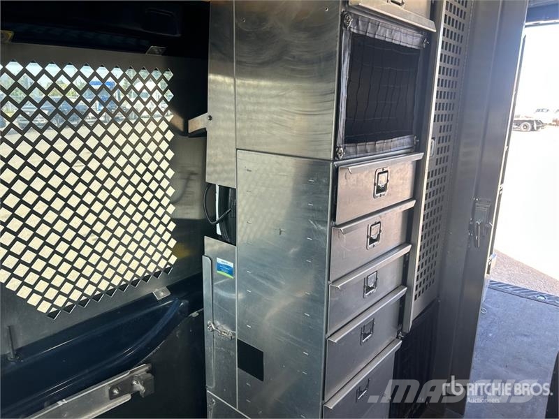 Ford Transit 350 4x2 Utility Truck شاحنات خفيفة/مفصلية الجوانب