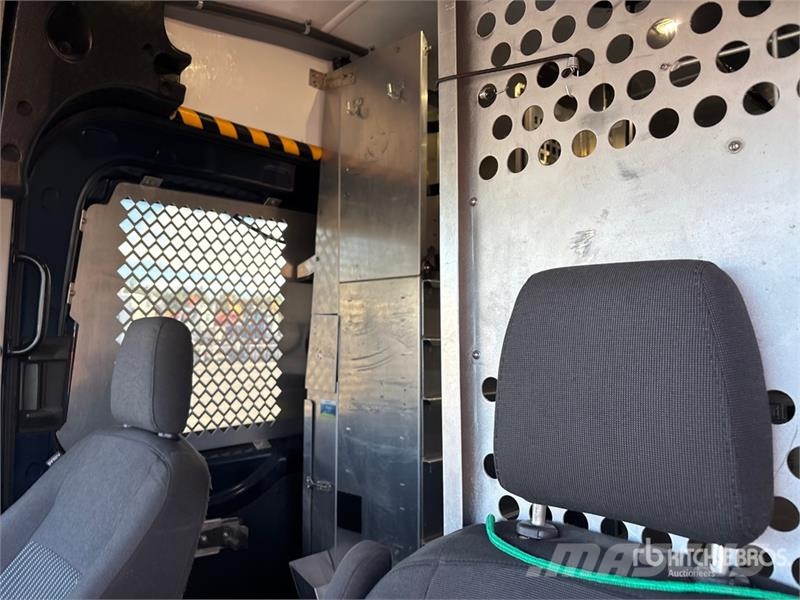 Ford Transit 350 4x2 Utility Truck شاحنات خفيفة/مفصلية الجوانب