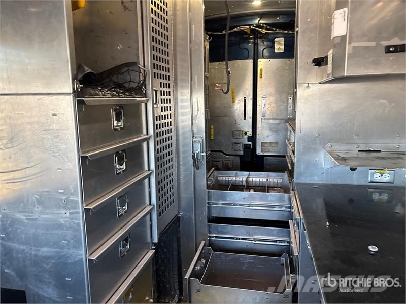 Ford Transit 350 4x2 Utility Truck شاحنات خفيفة/مفصلية الجوانب