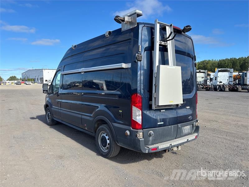 Ford Transit 350 4x2 Utility Truck شاحنات خفيفة/مفصلية الجوانب