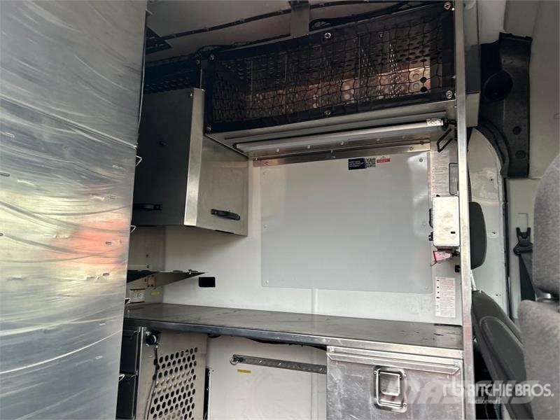 Ford Transit 350 4x2 Utility Truck شاحنات خفيفة/مفصلية الجوانب