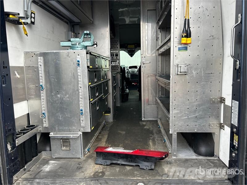 Ford Transit 350 4x2 Utility Truck شاحنات خفيفة/مفصلية الجوانب