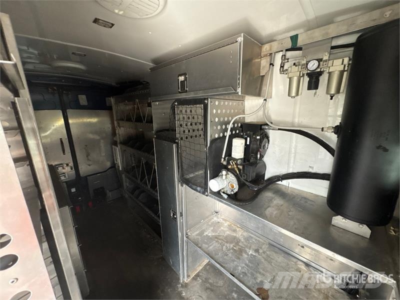 Ford Transit 350 4x2 Utility Truck 皮卡车