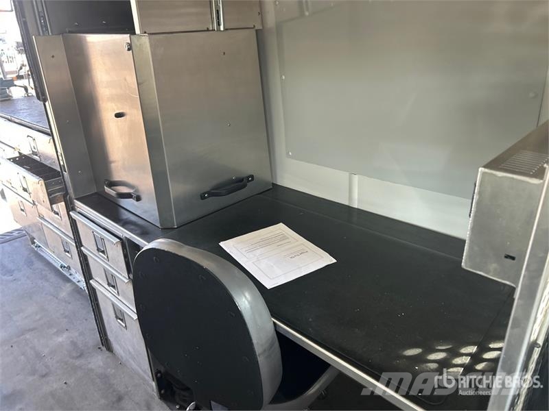 Ford Transit 350 4x2 Utility Truck شاحنات خفيفة/مفصلية الجوانب