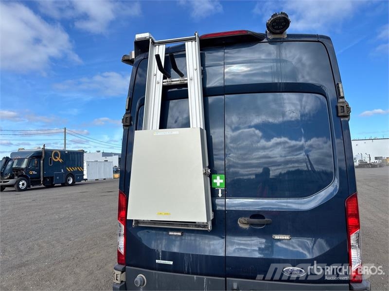 Ford Transit 350 4x2 Utility Truck شاحنات خفيفة/مفصلية الجوانب