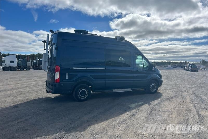 Ford Transit 350 4x2 Utility Truck شاحنات خفيفة/مفصلية الجوانب