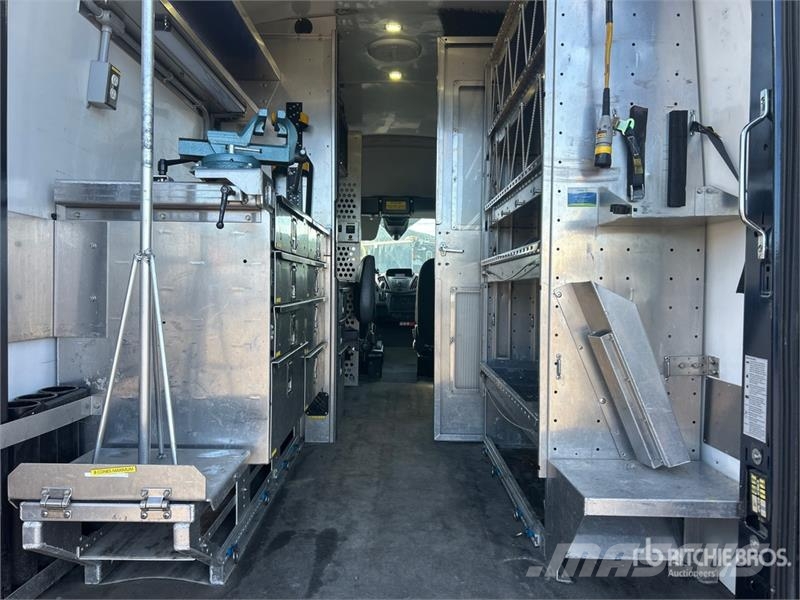Ford Transit 350 4x2 Utility Truck شاحنات خفيفة/مفصلية الجوانب