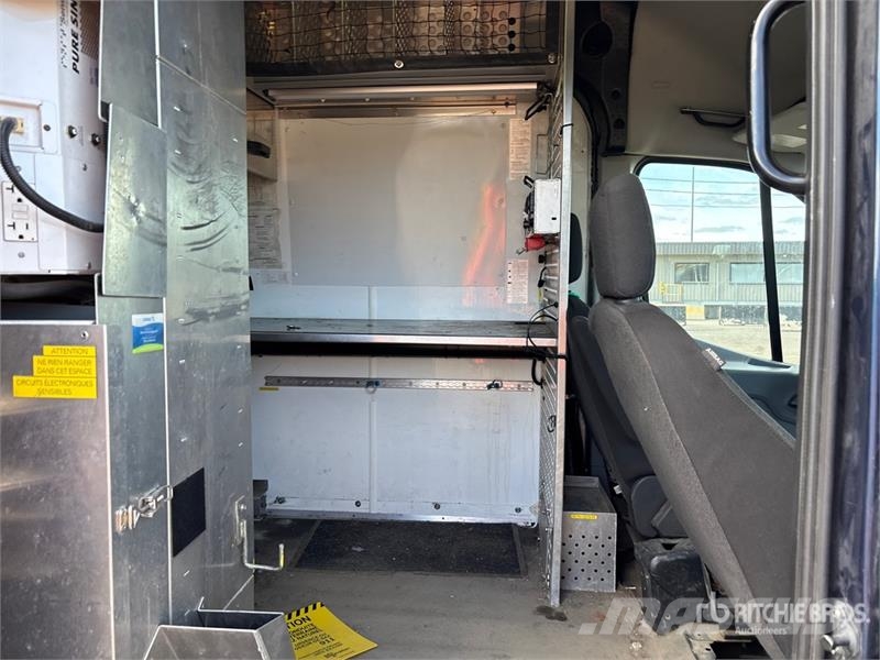 Ford Transit 350 4x2 Utility Truck شاحنات خفيفة/مفصلية الجوانب