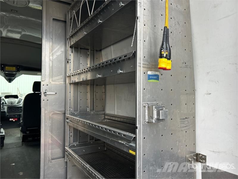 Ford Transit 350 4x2 Utility Truck شاحنات خفيفة/مفصلية الجوانب