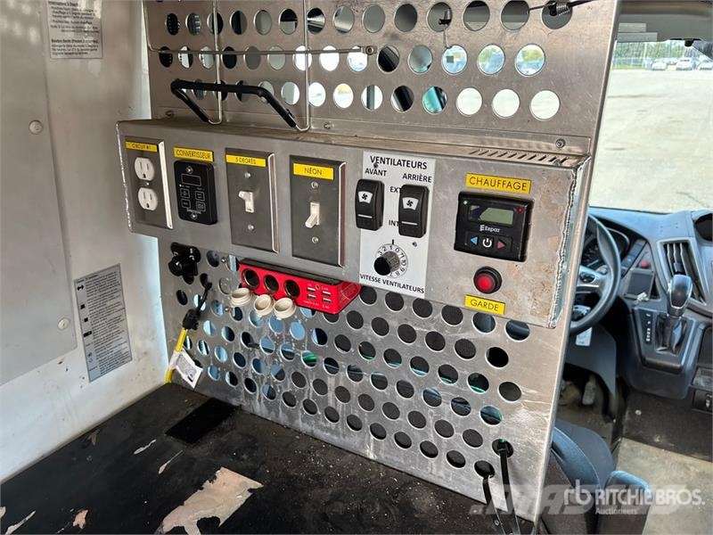Ford Transit 350 4x2 Utility Truck شاحنات خفيفة/مفصلية الجوانب