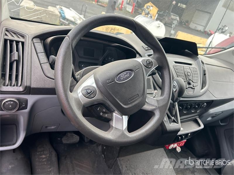 Ford Transit 350 4x2 Utility Truck شاحنات خفيفة/مفصلية الجوانب