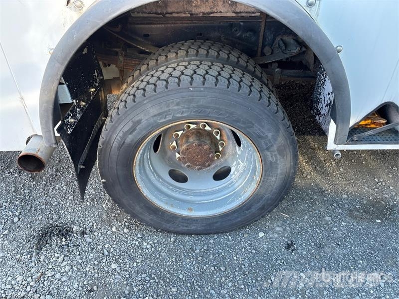 Ford TTS-25-2002FBSH 35 ft on  Ford F-550 4x2 Van Mount Piattaforme autocarrate