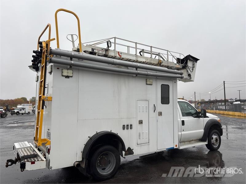 Ford TTS-25-2002FBSH 35 ft on Ford F-550 4x2 Van Mount المنصات الهوائية المثبتة على شاحنة