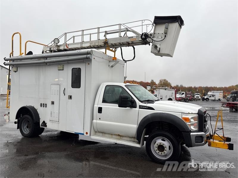 Ford TTS-25-2002FBSH 35 ft on Ford F-550 4x2 Van Mount المنصات الهوائية المثبتة على شاحنة
