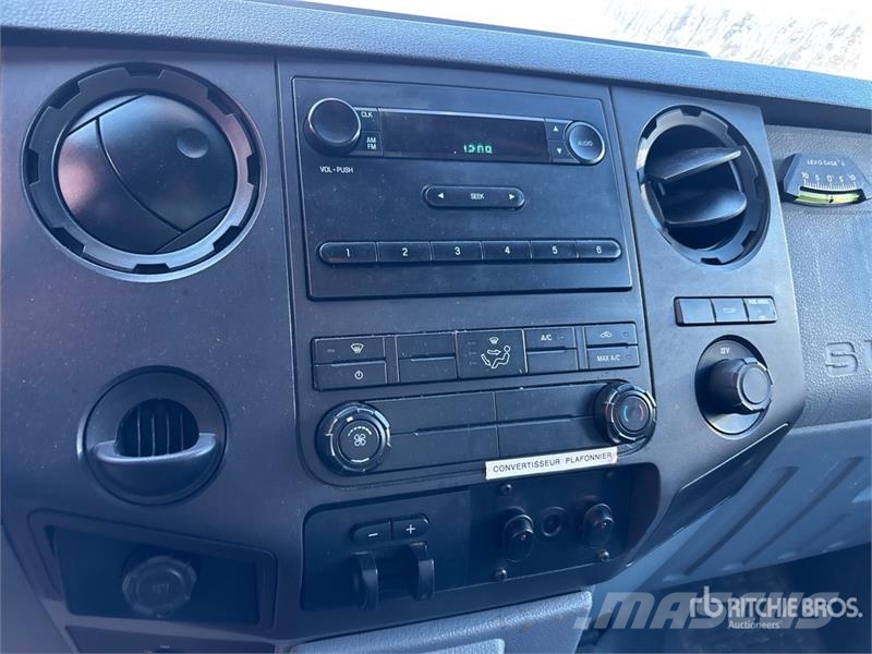 Ford TTS-25-2002FBSH 35 ft on  Ford F-550 4x2 Van Mount Piattaforme autocarrate