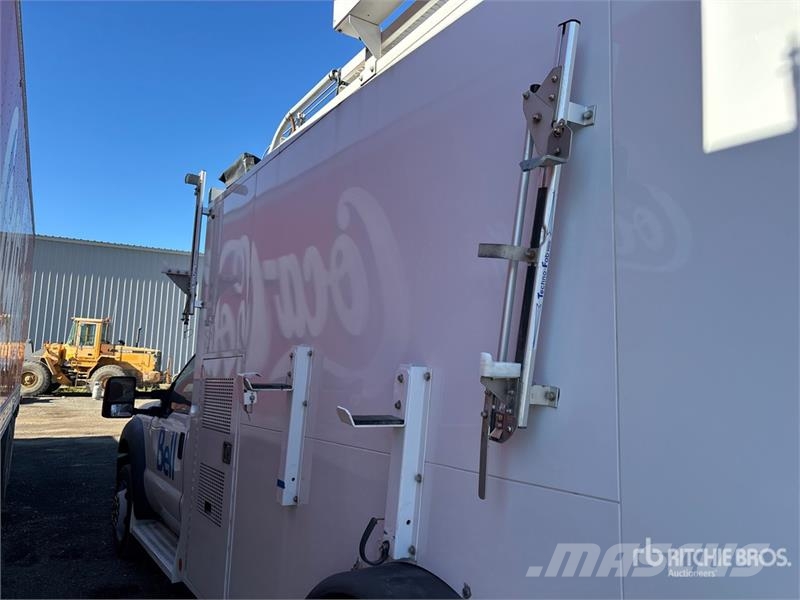 Ford TTS-25-2002FBSH 35 ft on  Ford F-550 4x2 Van Mount Piattaforme autocarrate