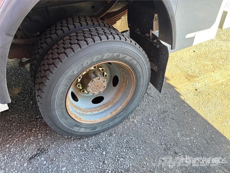 Ford TTS-25-2002FBSH 35 ft on  Ford F-550 4x2 Van Mount Piattaforme autocarrate