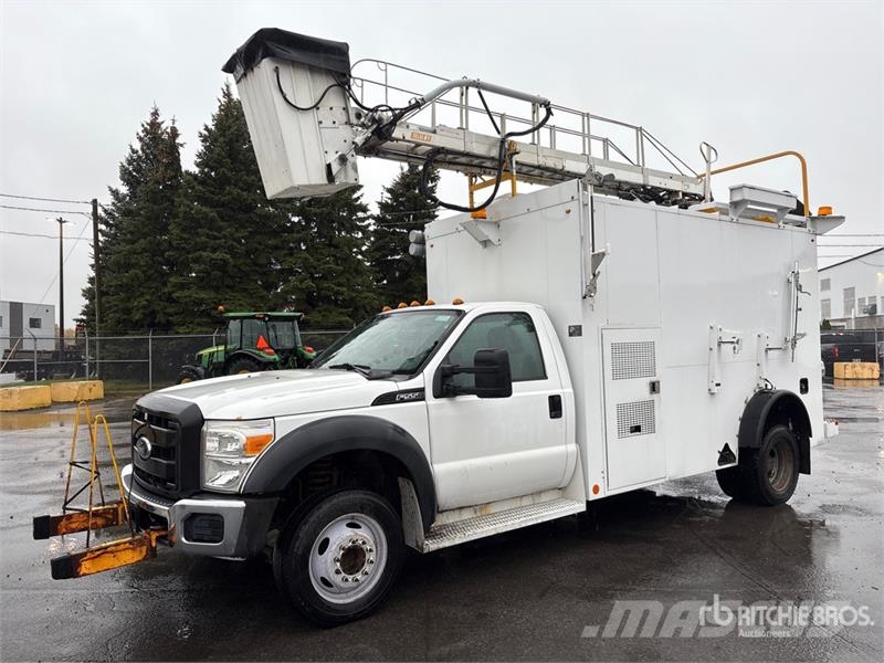 Ford TTS-25-2002FBSH 35 ft on Ford F-550 4x2 Van Mount المنصات الهوائية المثبتة على شاحنة