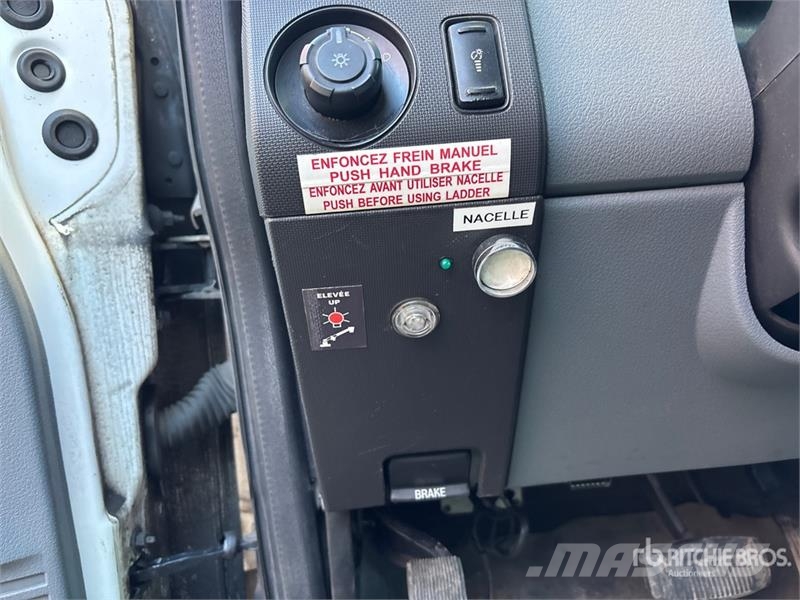 Ford TTS-25-2002FBSH 35 ft on  Ford F-550 4x2 Van Mount Piattaforme autocarrate