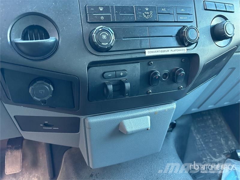 Ford TTS-25-2002FBSH 35 ft on  Ford F-550 4x2 Van Mount Piattaforme autocarrate