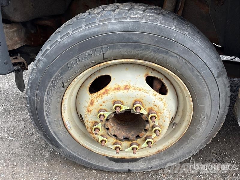 Ford TTS 25-5-GY 35 ft on Ford F-550 XL 4x2 Van Mounte Piattaforme autocarrate