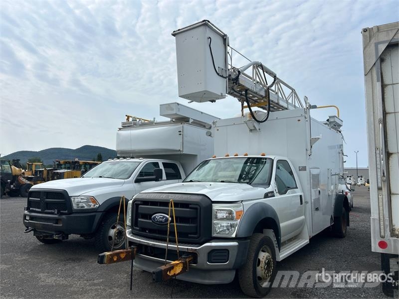 Ford TTS 25-5-GY 35 ft on Ford F-550 XL 4x2 Van Mounte Piattaforme autocarrate