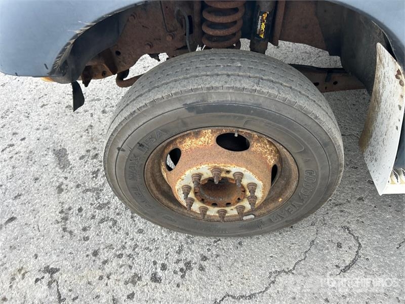 Ford TTS 25-5-GY 35 ft on  Ford F-550 XL 4x2 Van Mounte Plataformas sobre camión
